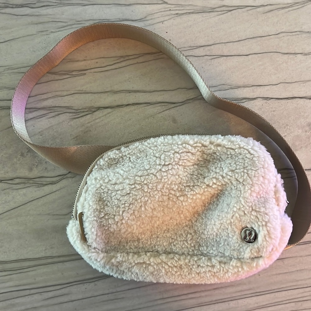 Lululemon Everywhere Belt Bag *Fleece*
